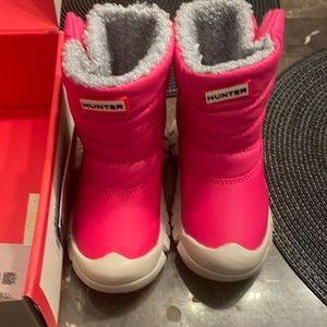 Brand new never worn toddler snow boots